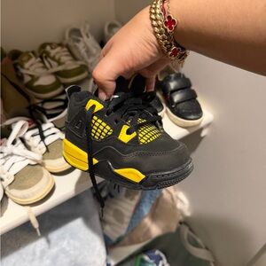 Kids Jordan 4 thunder
